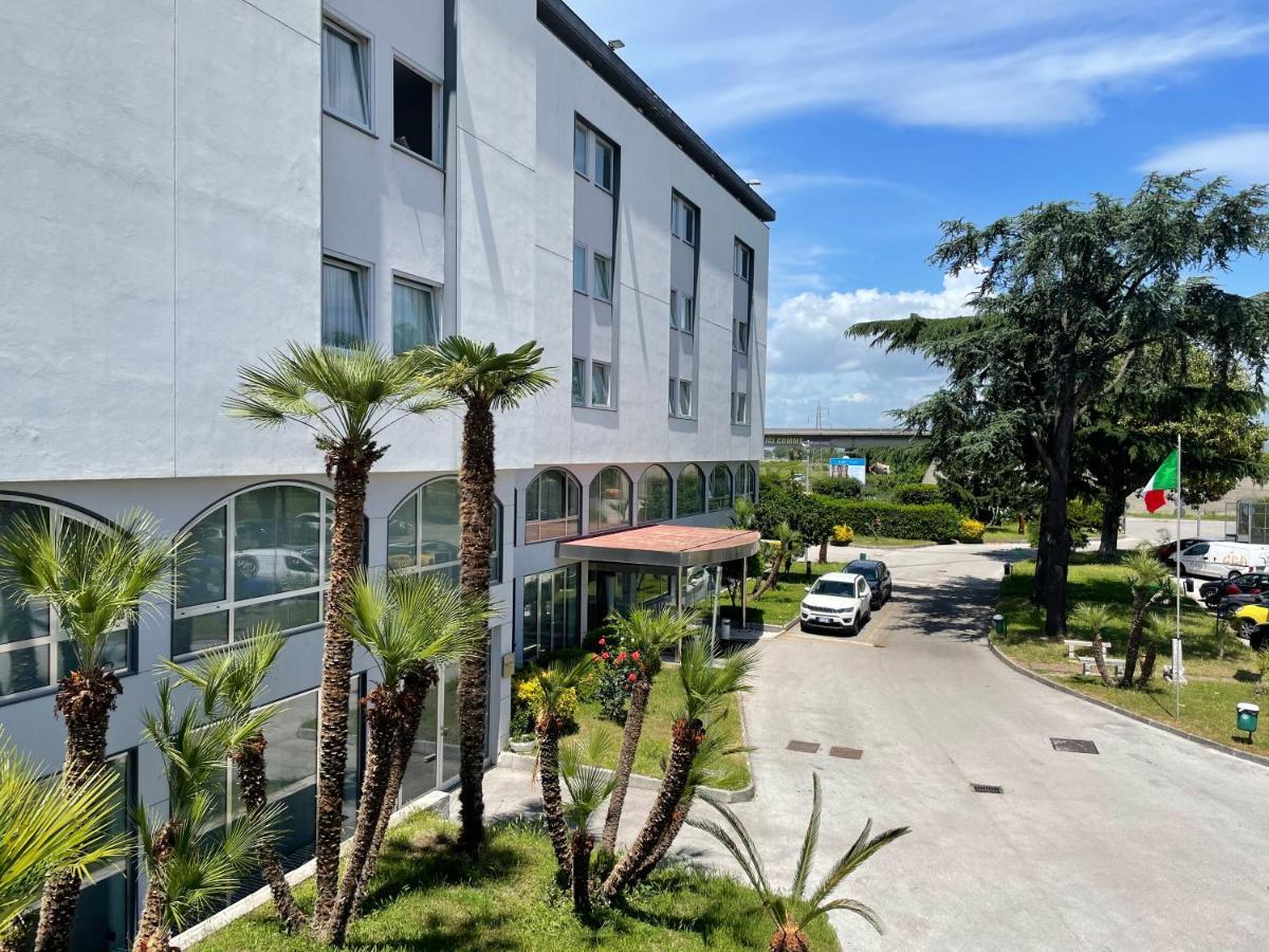 Hotel Quadrifoglio Castello di Cisterna Zewnętrze zdjęcie