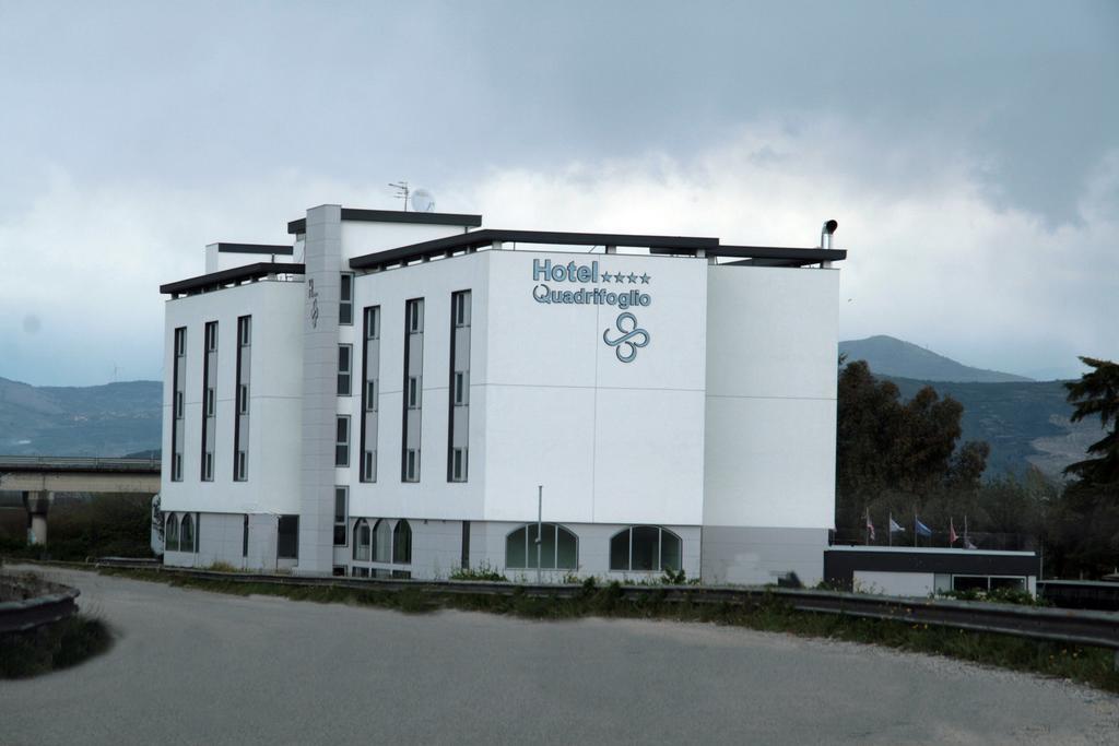 Hotel Quadrifoglio Castello di Cisterna Zewnętrze zdjęcie