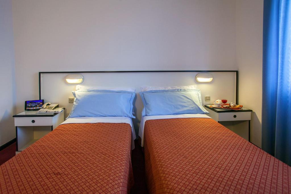 Hotel Quadrifoglio Castello di Cisterna Zewnętrze zdjęcie