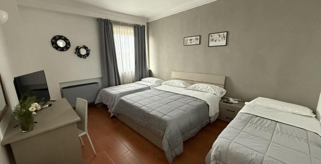Hotel Quadrifoglio Castello di Cisterna Zewnętrze zdjęcie