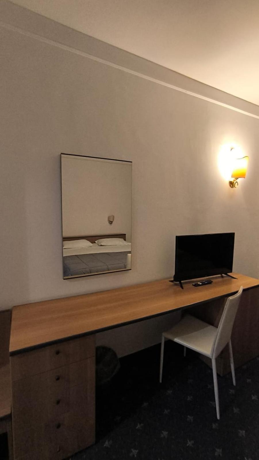 Hotel Quadrifoglio Castello di Cisterna Zewnętrze zdjęcie