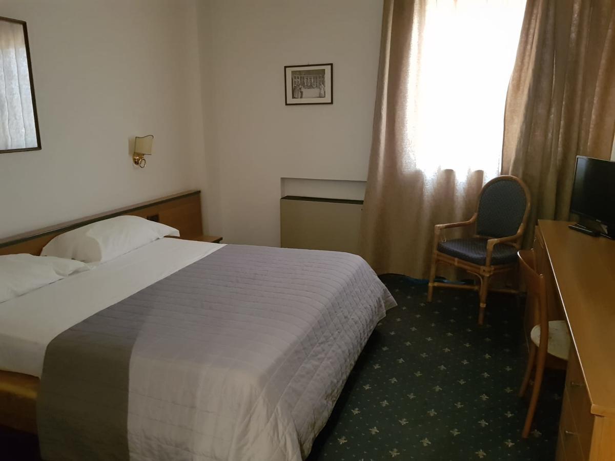 Hotel Quadrifoglio Castello di Cisterna Pokój zdjęcie