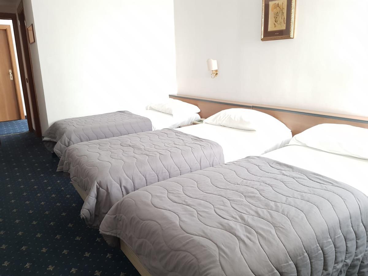 Hotel Quadrifoglio Castello di Cisterna Zewnętrze zdjęcie